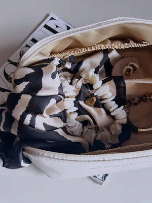 Boxy make-up tas met diagonale rits