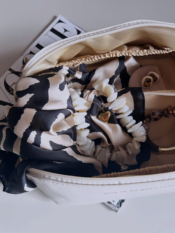 Boxy make-up tas met diagonale rits